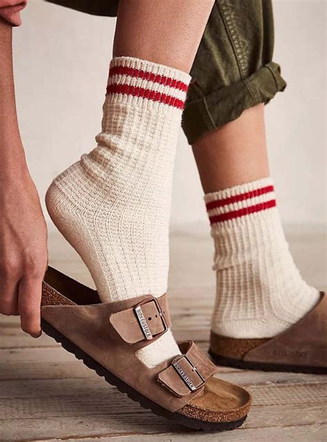 socks to wear with birkenstocks|Do You Wear Socks with Birkenstocks: A Fashion。